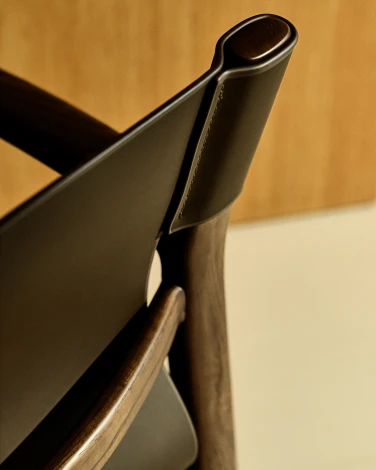 Стул Jan из переработанной кожи темно-коричневого цвета и ясеня в ореховом цвете La Forma (ex Julia Grup) 301328