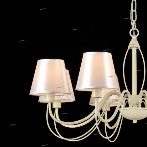Подвесная люстра Maytoni Marquis ARM327-08-W
