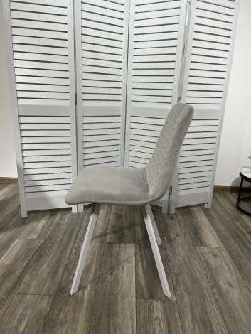 Обеденный стул M-City DAIQUIRI BLUVEL-03 LIGHT GREY / белый каркас, велюр