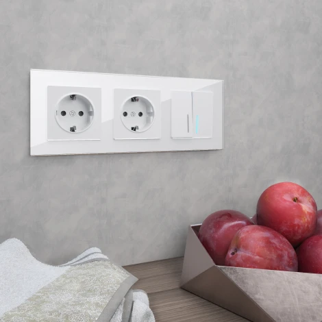 Рамка на 3 поста Favorit (белый,стекло) Werkel W0031101 (a051196)