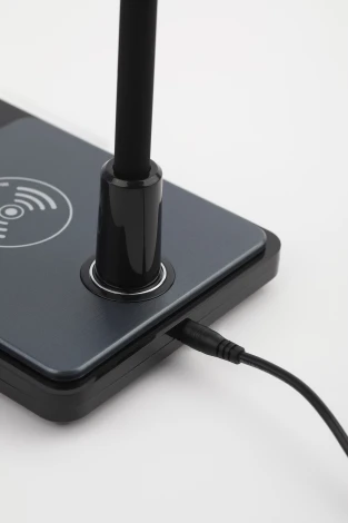 Офисная настольная лампа светодиодная с регулировкой цветовой температуры яркости и беспроводным ЗУ ЭРА NLED-499-10W-BK (220V, сенсорный выключатель)