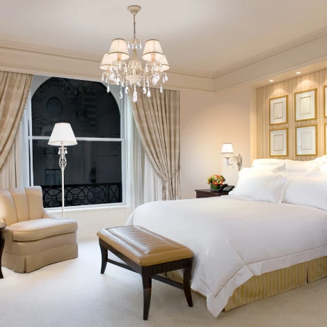 Подвесная люстра Eurosvet Amelia 10054/5 белый с золотом (220V, хрусталь Strotskis, на цепи)