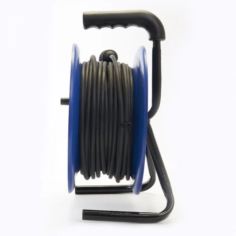 Удлинитель 4-х местный с заземлением 30 метров на металлической катушке Stekker Professional 39296