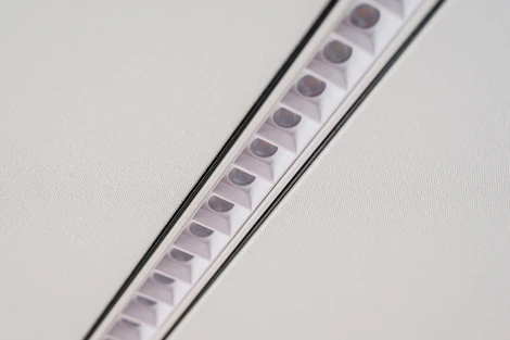 Трековый светильник Denkirs Smart DK8004-WH (LED, 220V, пульт управления, управление смартфоном, голосовое управление, умный дом - Алиса)