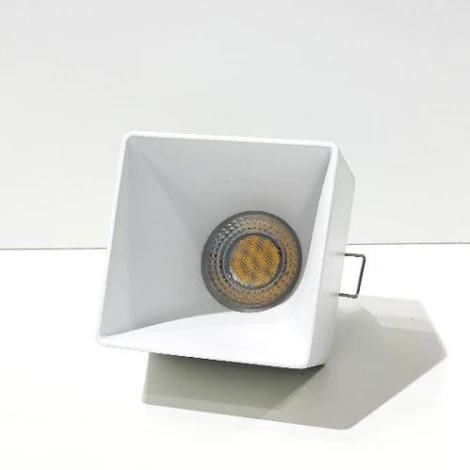 Точечный светильник встраиваемый Italline DL 3024 white (220V, куб)