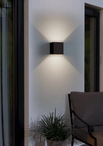 Уличный настенный светильник Eglo Calpino 3 901064 2X2,8W (LED), 3000K, 840lm, IP54, литой алюминий, чёрный/прозрачное стекло