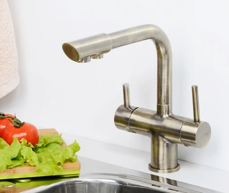 Смеситель Wasserkraft A8037 для кухонной мойки, светлая бронза