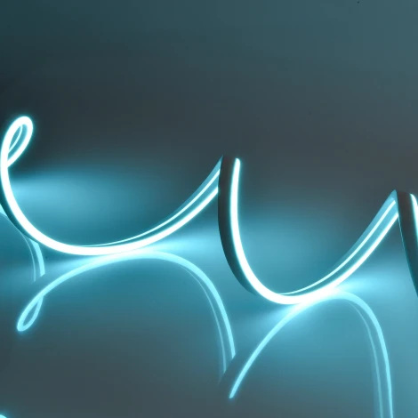 Гибкая светодиодная лента катушка 5м голубой свет Uniel Neon ULS-N01-2835-120LED/m-6mm-IP67-DC12V-9W/m-5M-LIGHTBLUE блистер