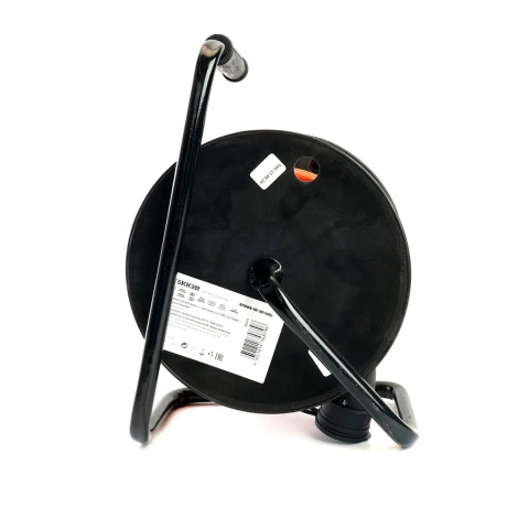 Удлинитель одноместный с заземлением 30 метров на пластиковой катушке Stekker Standart 50175