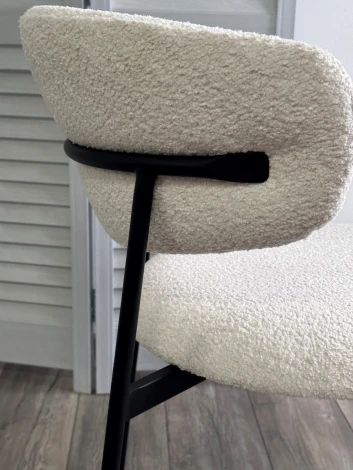 Стул M-City ЛЕОНАРДО Soul 000 Белый, букле / черный каркас