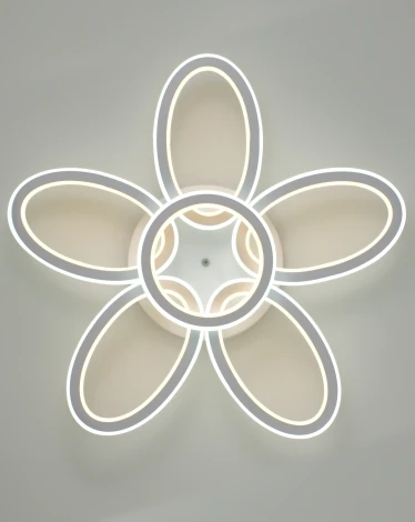 Потолочная люстра Moderli Velutte V1043-CL