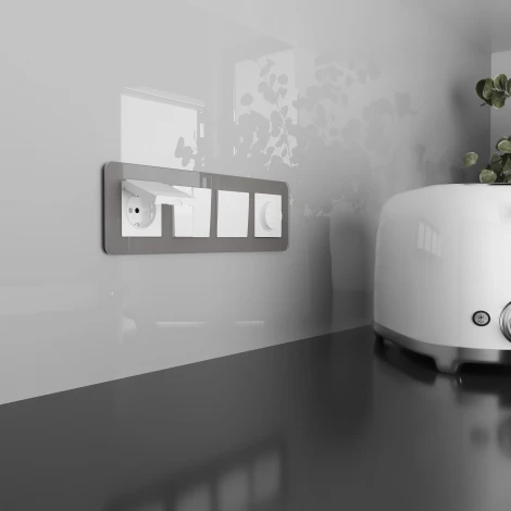 Розетка с заземлением с защит. крышкой и шторками (белый) Werkel W1171201 (a069588)