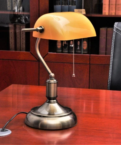 Офисная настольная лампа Lumina Deco Banker LDT 305 YL