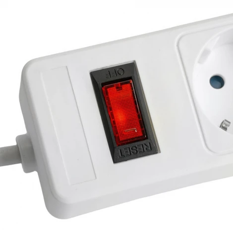 Сетевой фильтр 3-х местный с заземлением 1,8м. (белый) Stekker Optima 50086