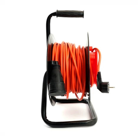 Удлинитель одноместный с заземлением 30 метров на пластиковой катушке Stekker Standart 50175