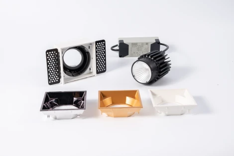 Точечный встраиваемый светодиодный светильник, квадратная рамка, белый отражатель Fiberli Mr1215 12130106