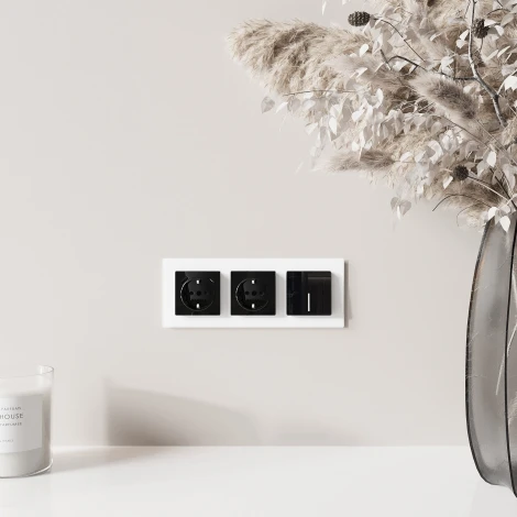 Розетка с заземлением,шторками и USB Type A+С (черный акрил) Werkel W1171748 (a064044)