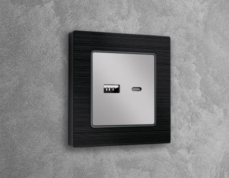 Лицевая панель Ambrella Volt ALFA (Серебро глянец) для розетки 2USB тип A+C QUANT AP4110