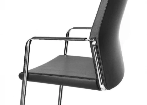 Кресло для посетителей MyTurn 21V Profim Натуральная кожа S-10