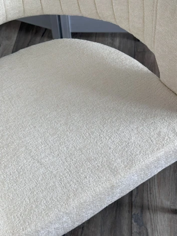 Стул M-City SNUG 3018-01 белый, шенилл / черный каркас