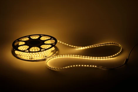 Светодиодная лента 220В теплый белый 20м ЭРА LS2835-4,8-60-220-2700К-IP67-20m