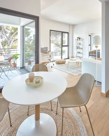 Обеденный стул La Forma (ex Julia Grup) Quinby (Бежевый/ Сталь,Металл,Пластик,Полипропилен)