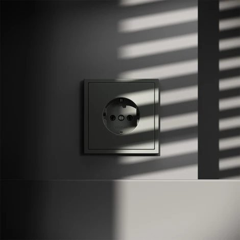 Розетка с заземлением (титан) Voltum S70 VLS040106