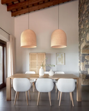 Стул Konna из белой ткани букле с ножками из массива ясеня La Forma (ex Julia Grup) арт.110294