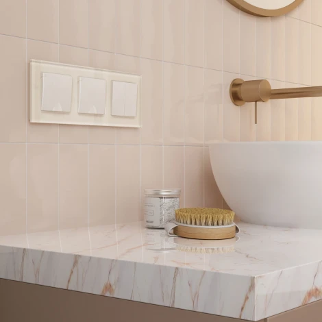 Рамка на 3 поста Favorit (молочный, стекло) Werkel W0031141 (a058815)