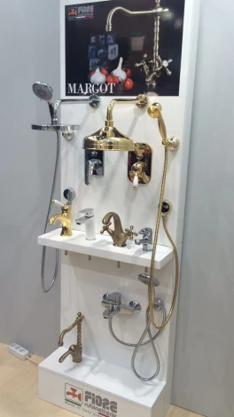 Смеситель Fiore Kevon 81CR8150 для ванны с душем