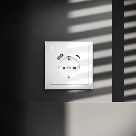Розетка с заземлением, шторками и USB Type A+С (белый глянцевый) Voltum S70 VLS040501