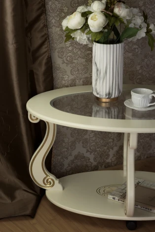 Стол журнальный Овация (С) на колесах слоновая кость/золото Mebelik арт.006754