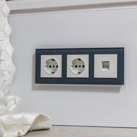 Розетка с заземлением, безвинтовой зажим (белый) Werkel W1171301 (a051108)