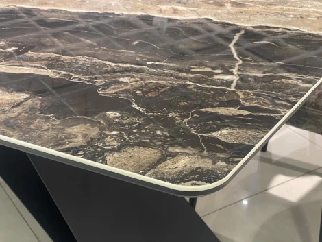 Стол DikLine SKY220 Керамика Amadeus,подстолье черное,опоры черные (2 уп.)