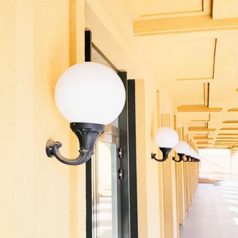 Настенный фонарь уличный Fumagalli Globe 400 G40.132.000.AYE27 (220V, шар, IP65)