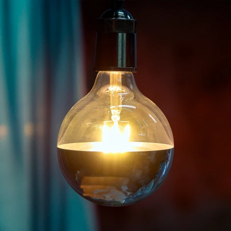 Лампа светодиодная, форма "шар", прозрачная колба с зеркальным отражателем, теплый белый свет 3000K Uniel SKY LED-G125-4W/3000K/E27/CL MIRROR/CHROME PLS02WH