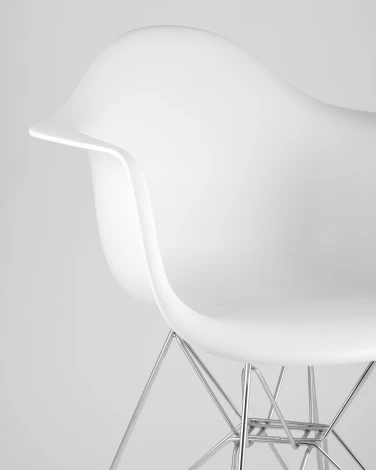 Стул белый Eames DAR УТ000001385
