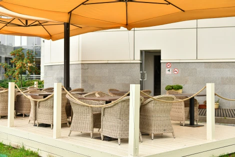 Плетеное кресло из искусственного ротанга, цвет бежевый 4SIS Равенна YH-C1103W beige