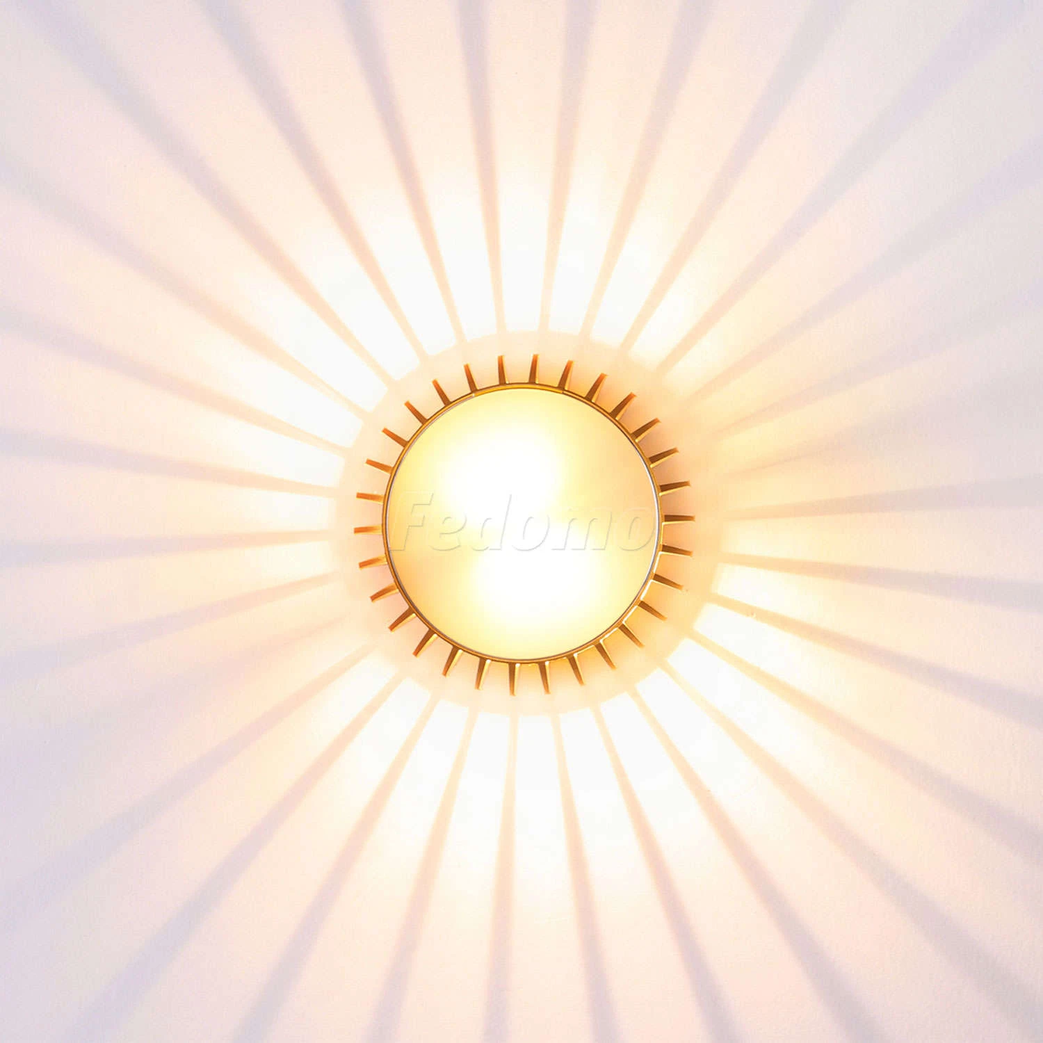 Декоративный светильник на стену в виде солнца